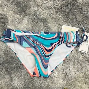Bikini bottoms with side tie